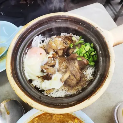 섬가네 뚝배기 닭고기 솥밥 (계란 토핑)