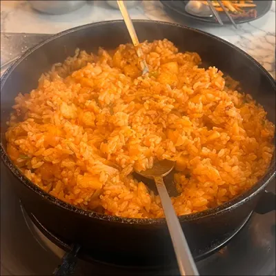 잘 익은 김치 볶음밥 솥요리 (1~2인분)